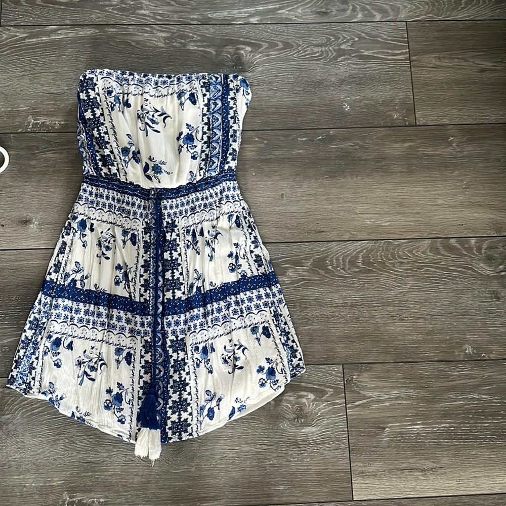 Strapless patterned dress